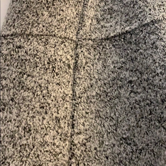 ☑️⚪️🆕 Loft Petite Textured Flippy Skirt ⚪️☑️ - Picture 3 of 6